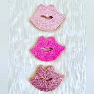 WOODEN GLITTER LIPS